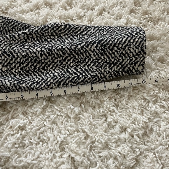 Apple seeds, black and white jacket. Excellent condition goes great with anythin - Picture 5 of 6